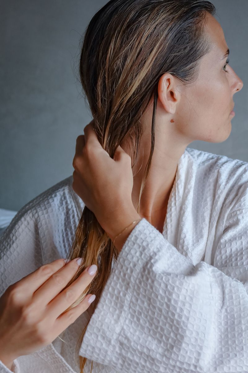 Kératine pour cheveux : bienfaits, masque, shampoing et routine