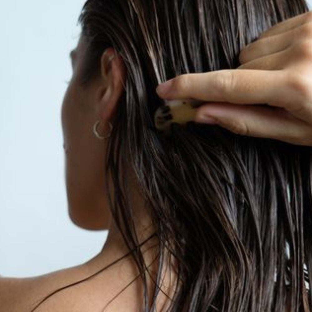 Comment donner à vos cheveux un éclat naturel avec un shampoing à la kératine