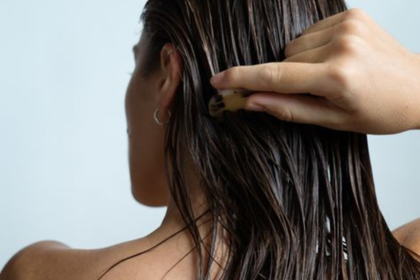 Comment donner à vos cheveux un éclat naturel avec un shampoing à la kératine